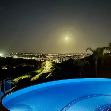 Modern With In-&outside Pool, Sauna&gym, Heating, Rooftop Terrace With Amazing Sea&mountains View Lagos