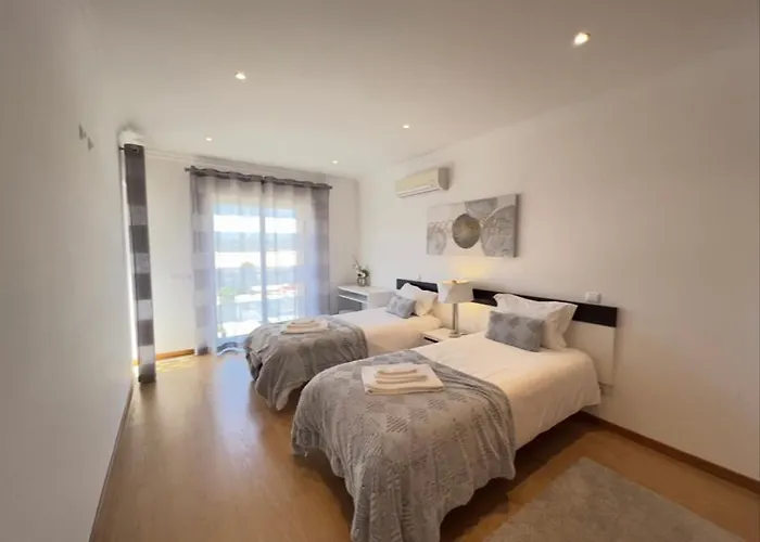 Apartmán Modern With In-&outside Pool, Sauna&gym, Heating, Rooftop Terrace With Amazing Sea&mountains View